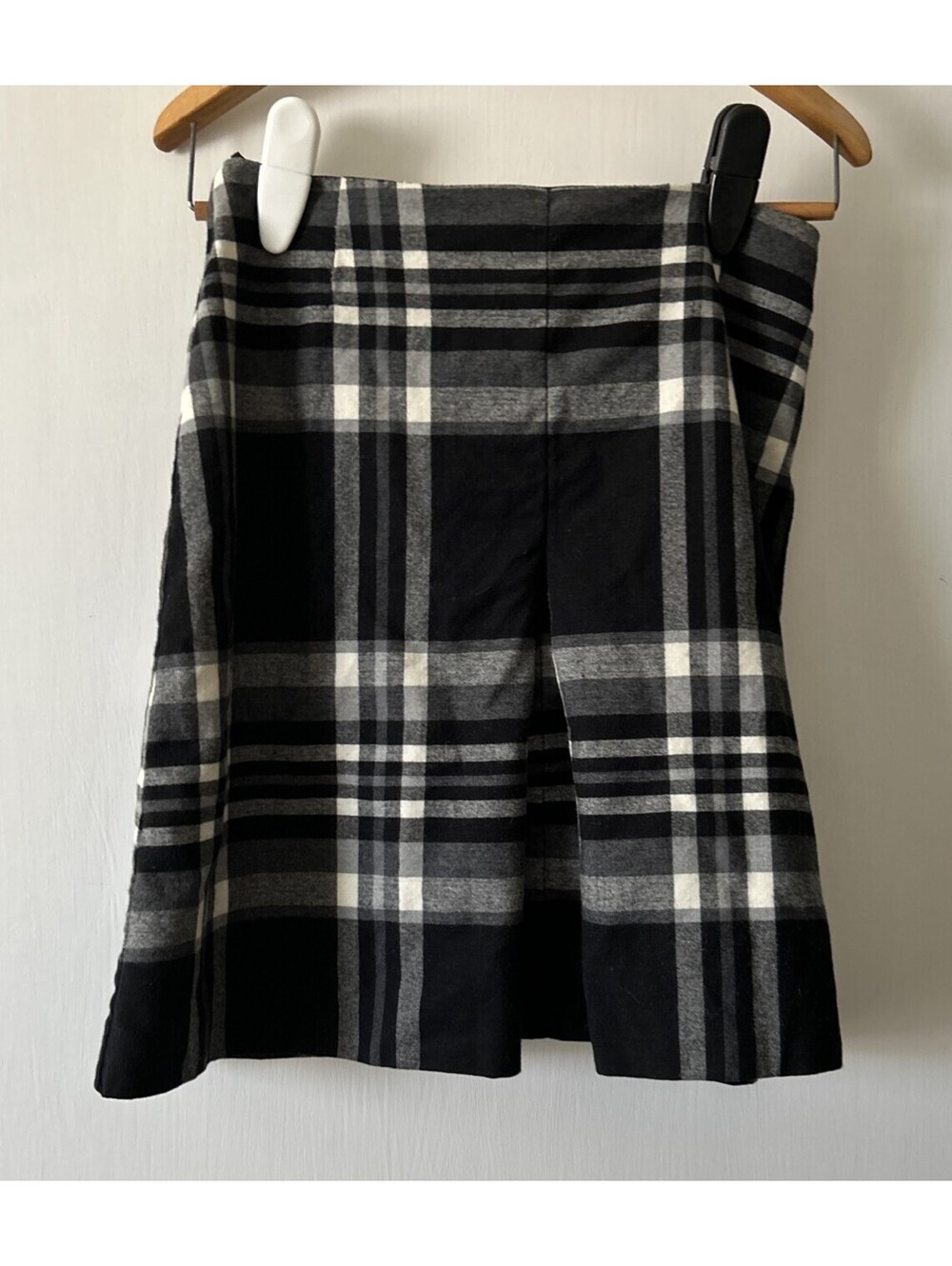 Hugo Boss Women's Black & White Virgin Wool Plaid Mini Skirt Size 8 - Academia